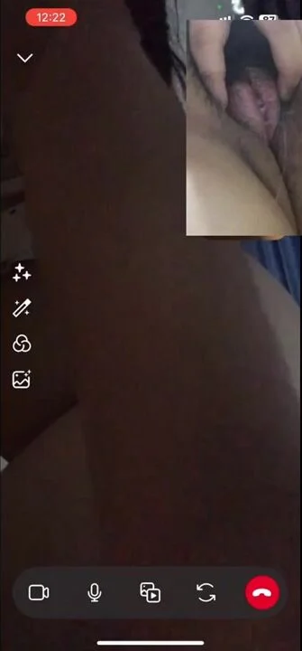 Video call với em Thùy Linh 2k3